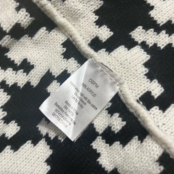 Houndstooth Infinity Scarf - Picture 2 of 2